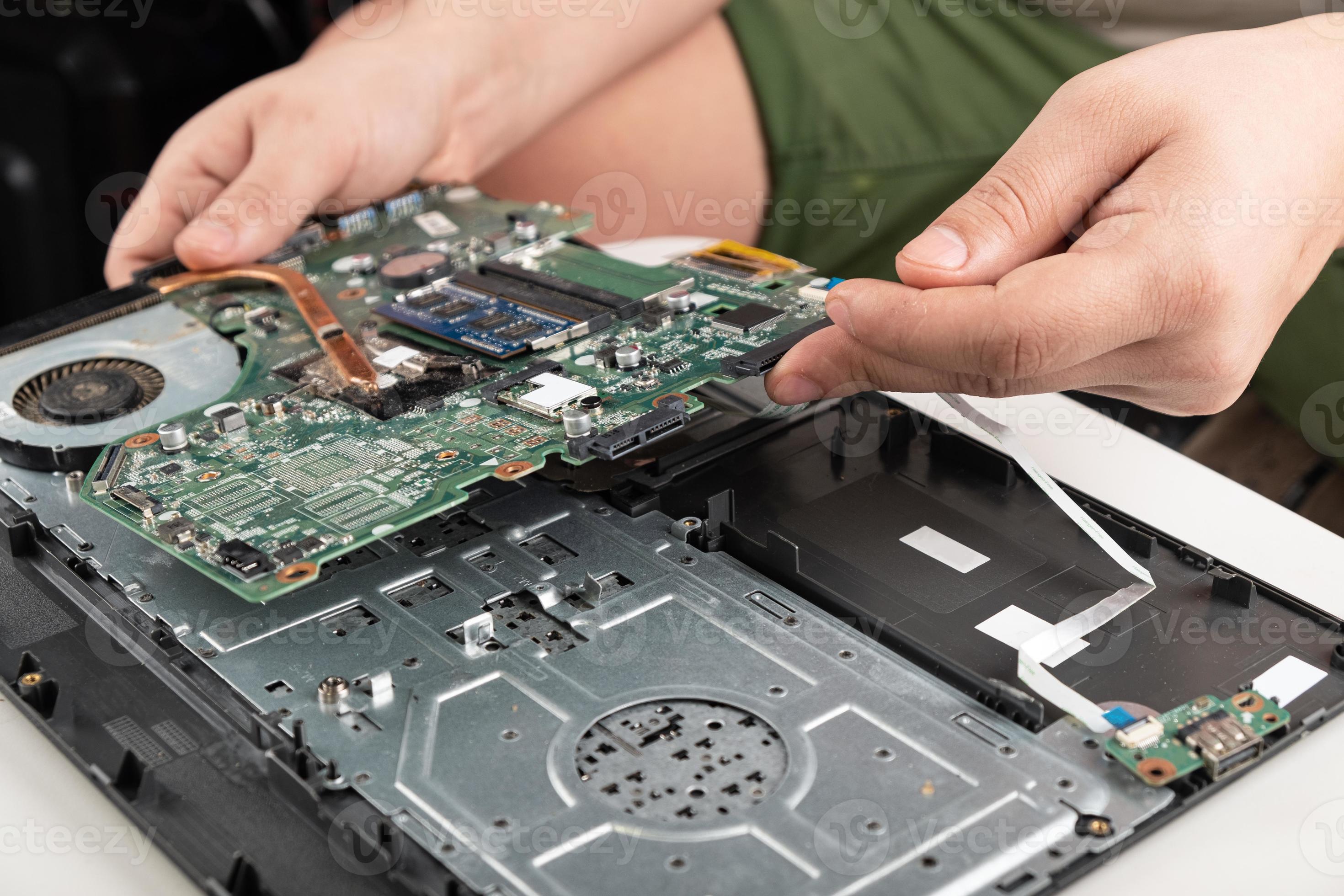 laptop repairing1.jpeg